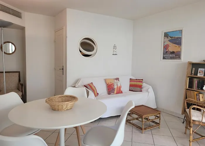 Le 5 Tanit * Antibes